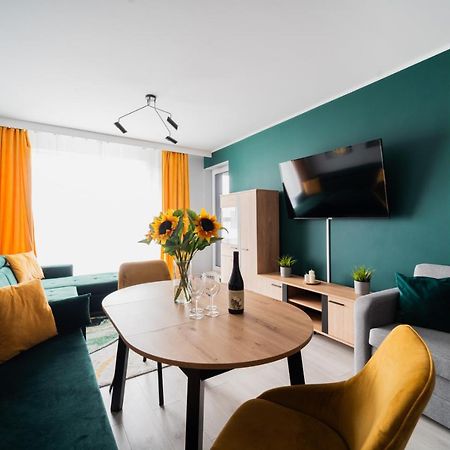 Uroczy Apartament Obok Sky Towera Breslávia Exterior foto