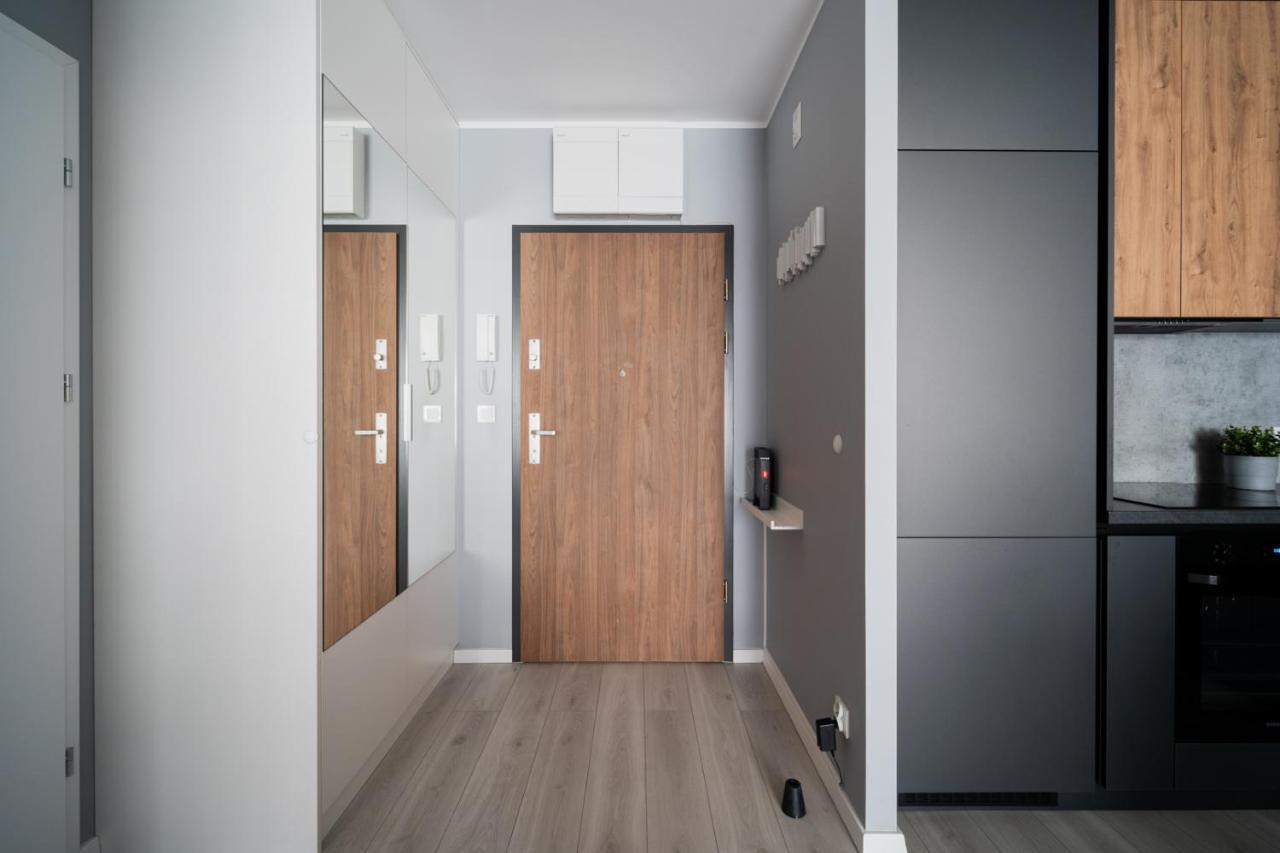 Uroczy Apartament Obok Sky Towera Breslávia Exterior foto