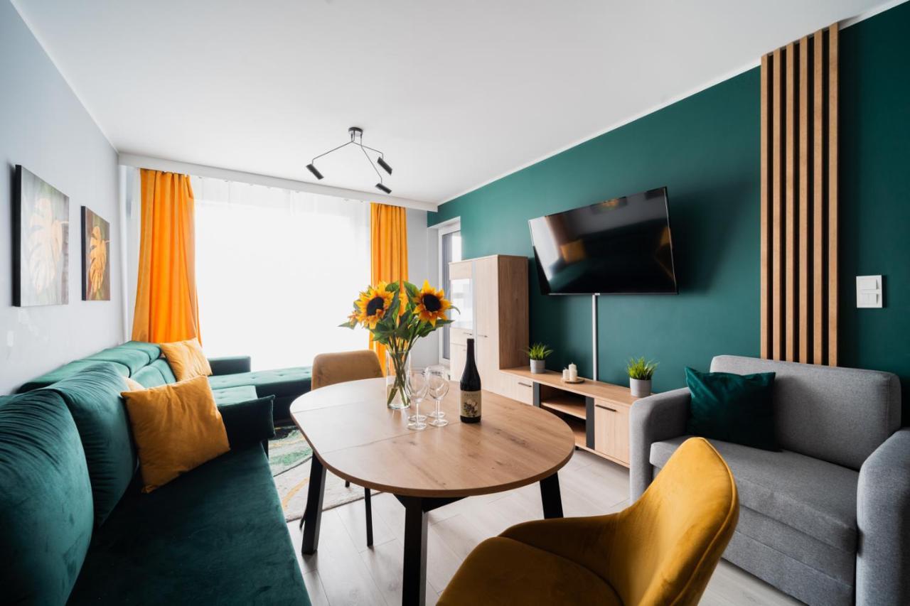 Uroczy Apartament Obok Sky Towera Breslávia Exterior foto