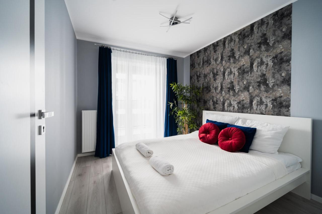 Uroczy Apartament Obok Sky Towera Breslávia Exterior foto