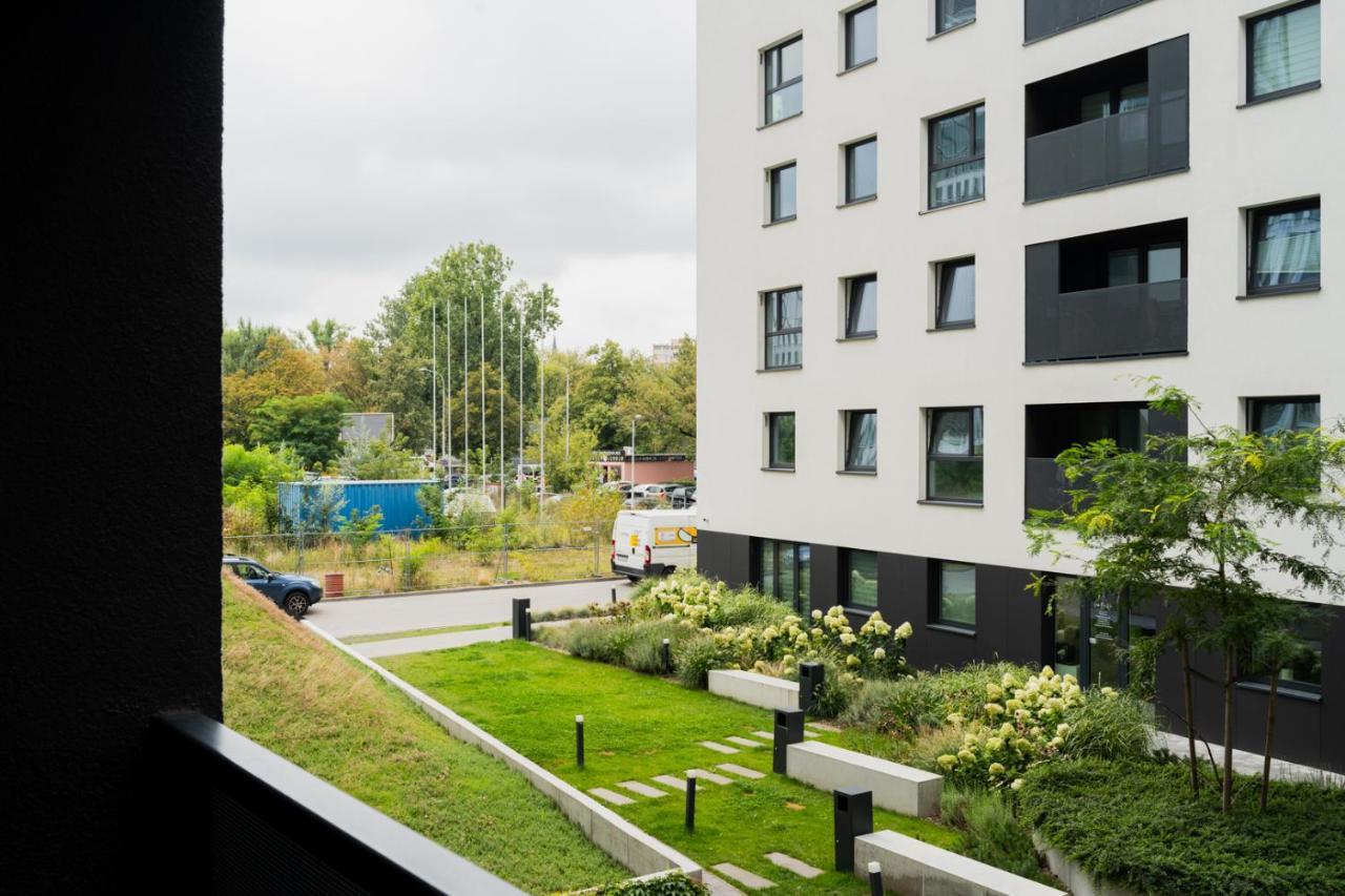 Uroczy Apartament Obok Sky Towera Breslávia Exterior foto